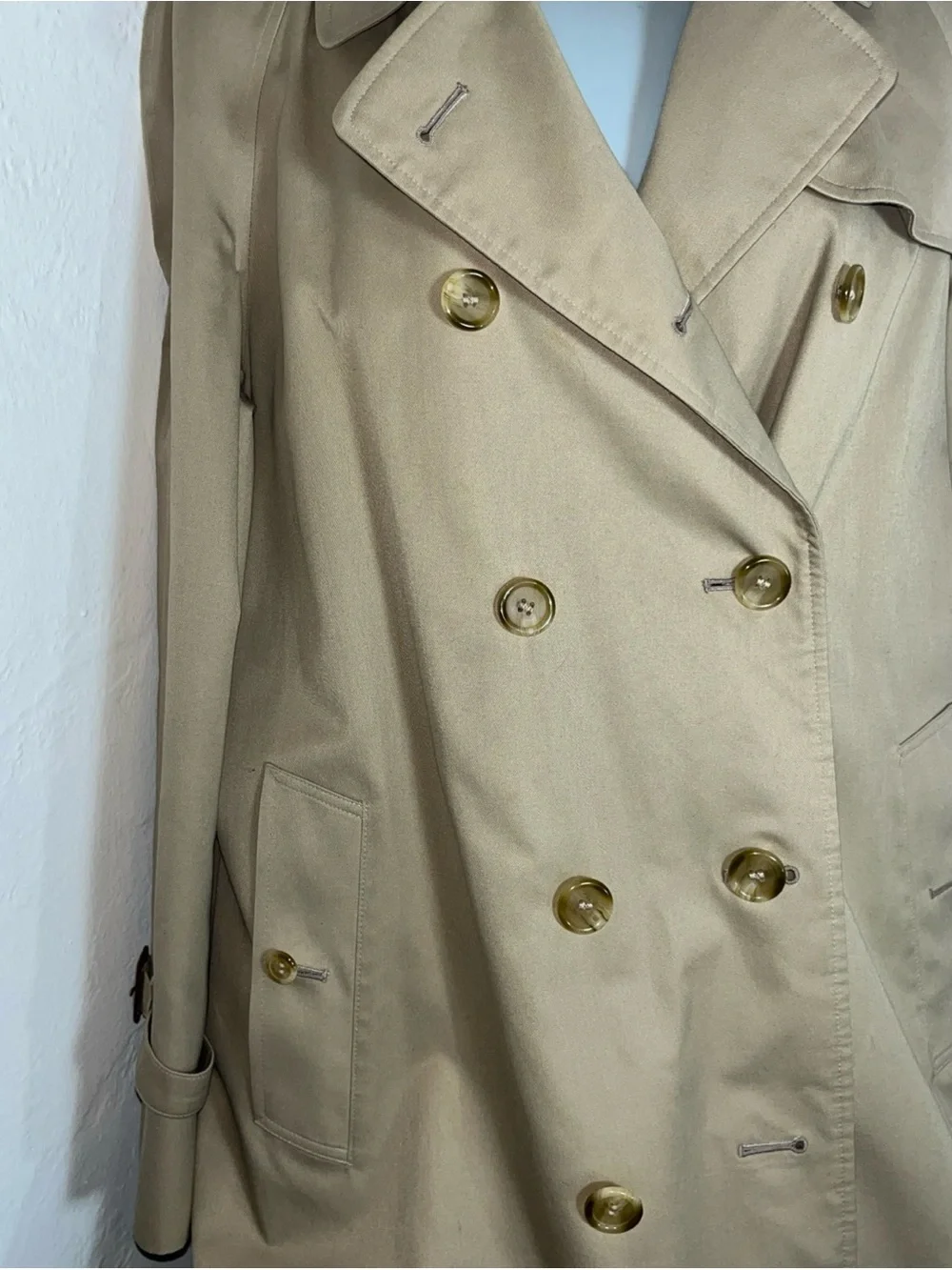 Burberry Classic Double-Breasted Trench Coat - Tan size large - Picture 2 of 13